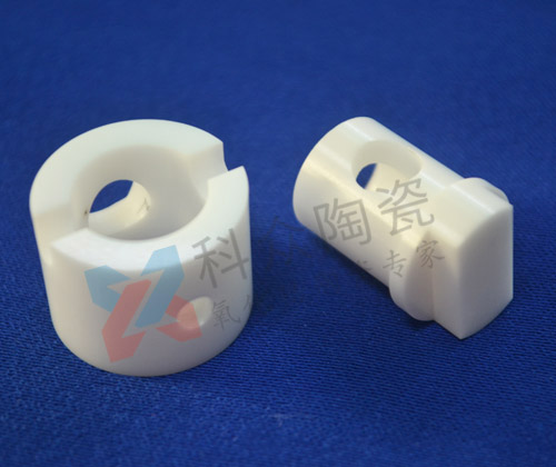 工業(yè)陶瓷在擠壓成型時應(yīng)注意什么?